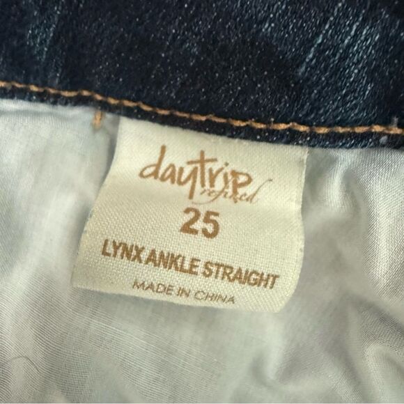 Daytrip Lynx Ankle Straight Distressed Jeans Size 25 Extra Stylish Worn Look - Picture 5 of 6